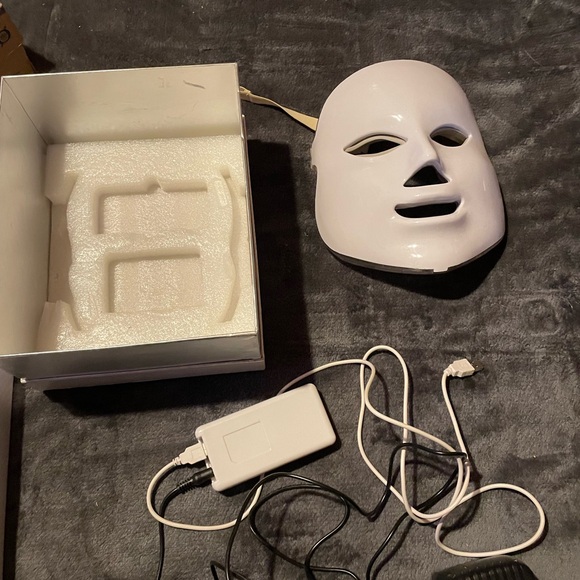 LED Light Therapy Mask - Picture 2 of 2